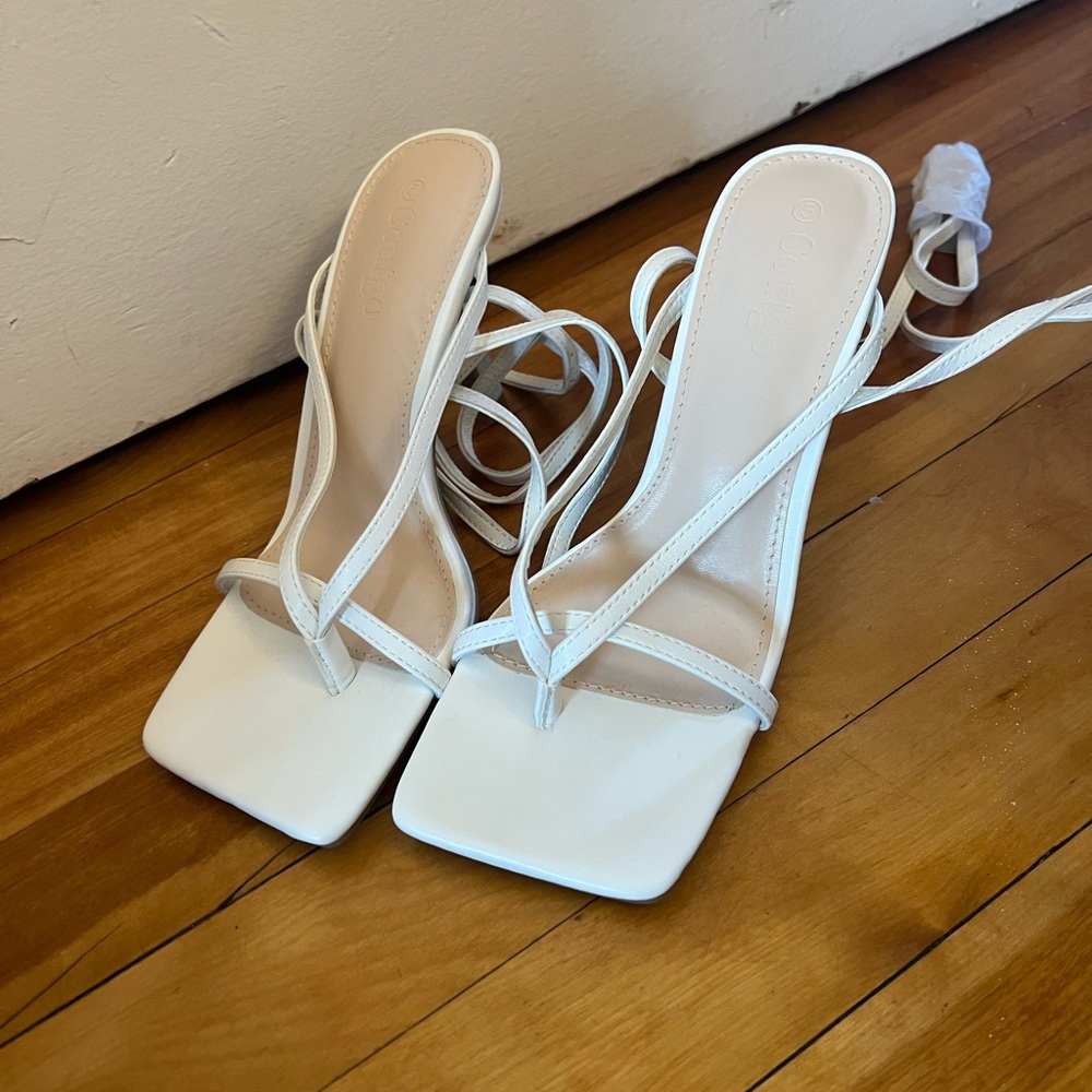 Sz 6 white heels